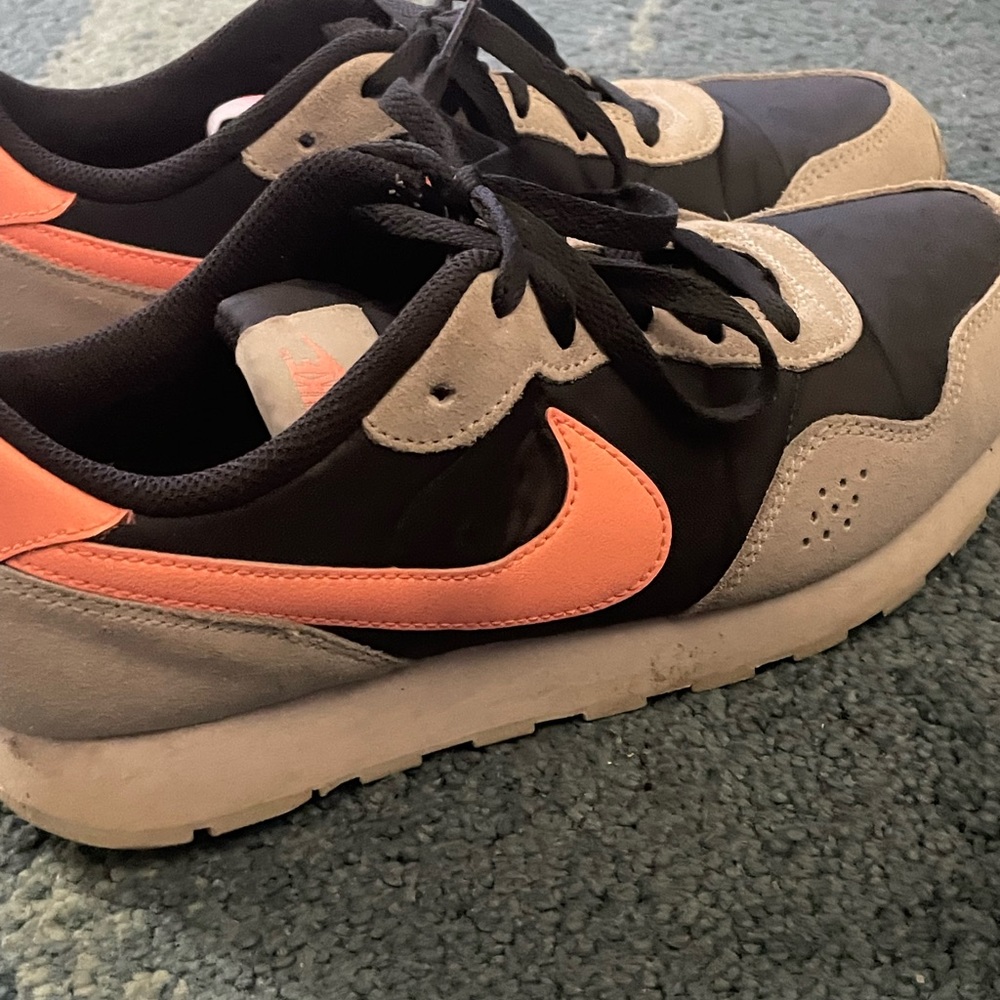 Nike running shoes great condition size 6.5 youth